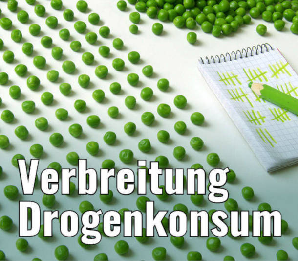 Erbsen sind ordentlich in Reihen sortiert, daneben ein Schreibblock mit Stift, darüber der Schriftzug "Verbreitung Drogenkonsum"